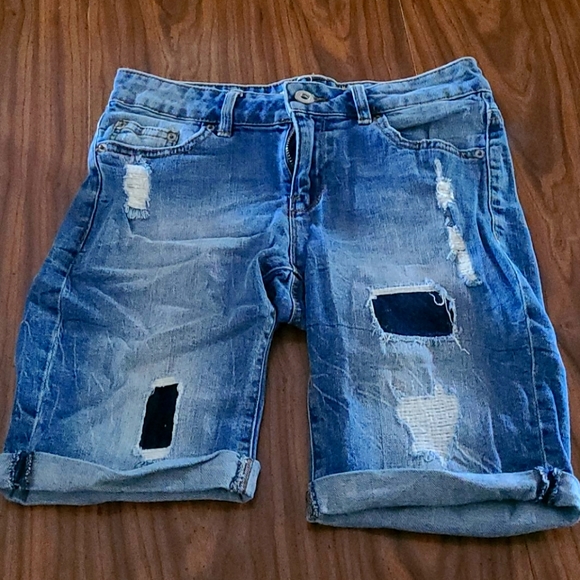 Shorts for women - Picture 1 of 2